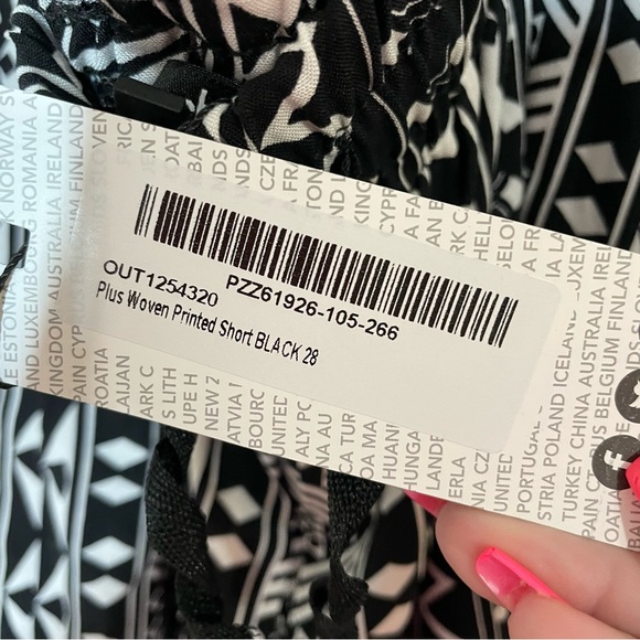 NWT high waist pull on shorts. 24w - Picture 6 of 9